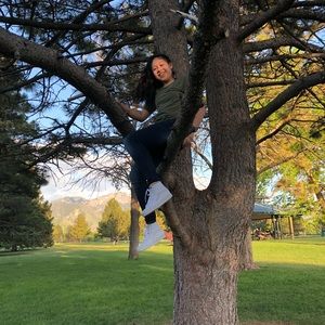 Meet your Posher, Lialyn